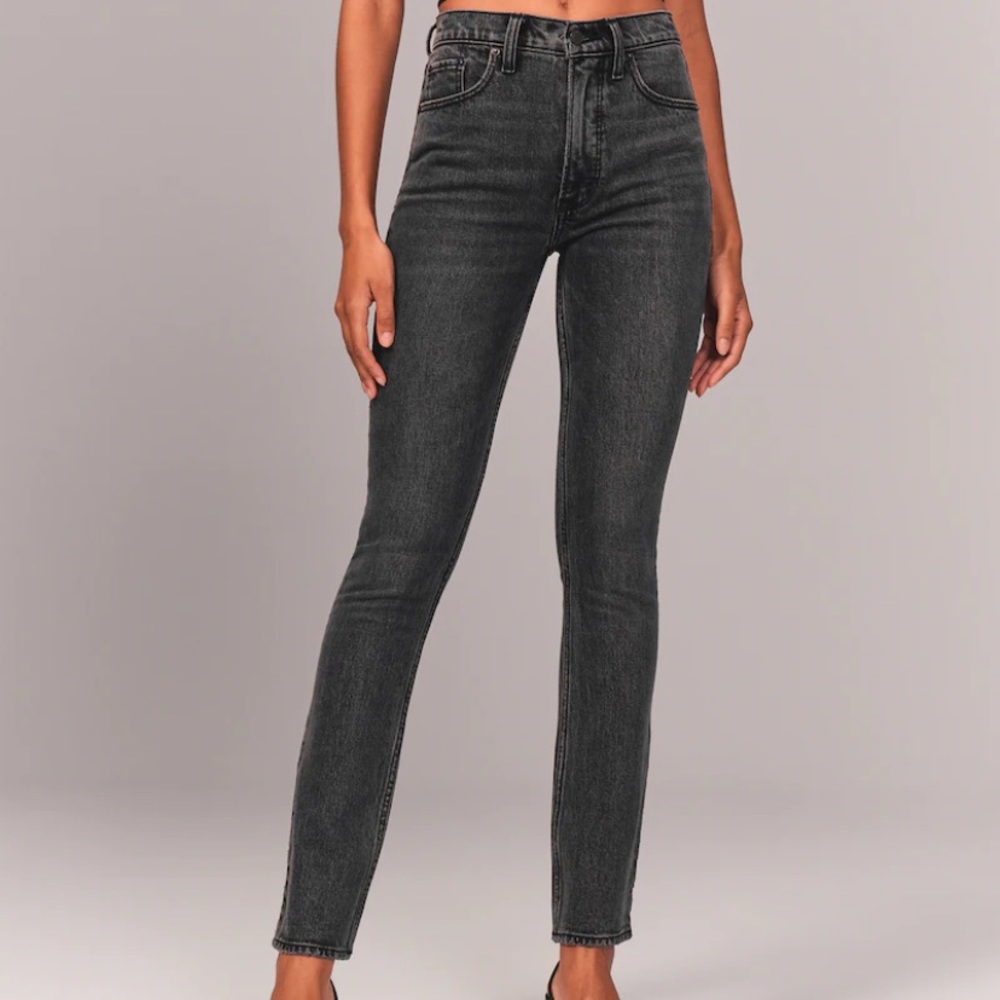 Abercrombie 90s High Rise Skinny Jean SIZE 4 SHORT